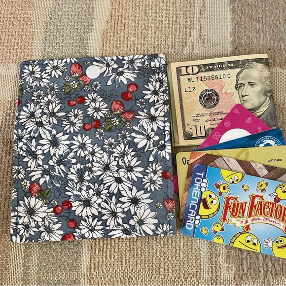 Stylish Snap Card Wallet/Business Card/Gift Card Holder made with Cotton Fabric - Picture 5 of 5